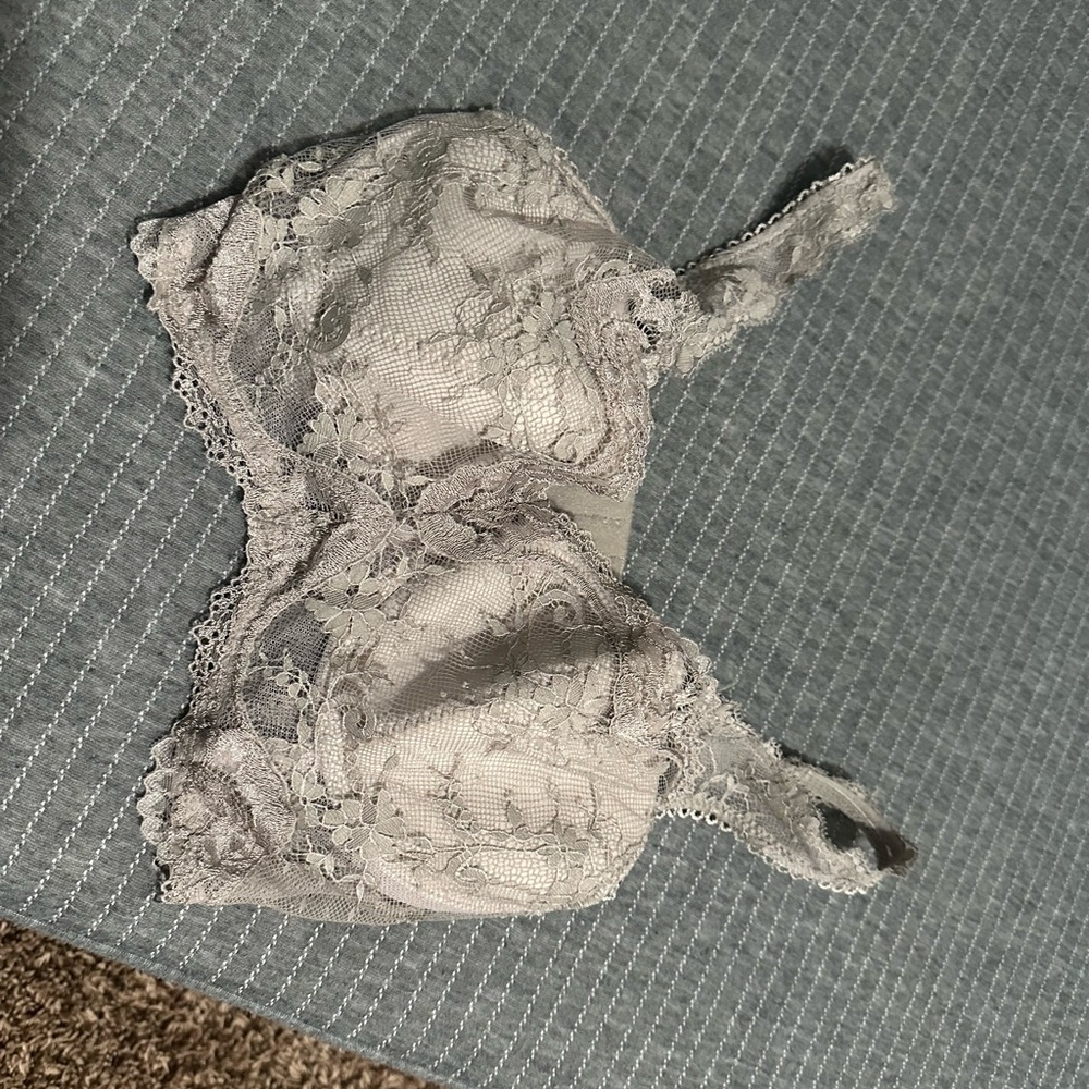 Victoria's Secret Elegant Lace Bra - Soft Gray